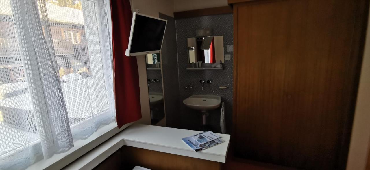 Hotel Bergidyll Андермат Екстериор снимка